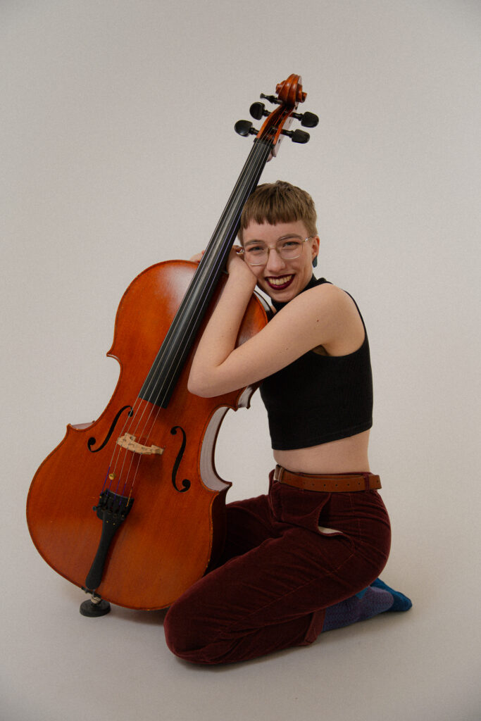 Kuva carolinasta sellon kanssa.